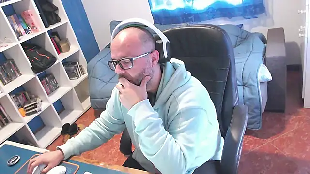 ravingr4d4 online show from March 11, 2026, 12:11 pm