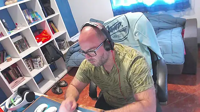 ravingr4d4 online show from May 4, 2026, 8:32 am