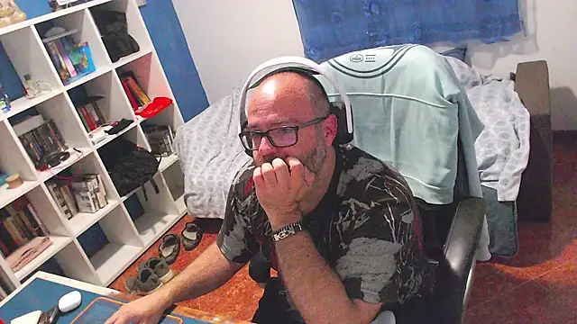ravingr4d4 online show from May 11, 2026, 9:01 pm