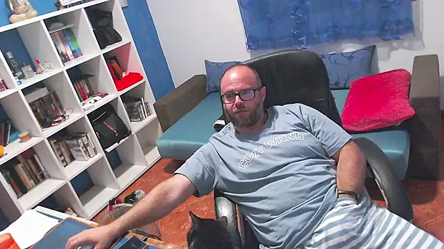 ravingr4d4 online show from June 7, 2026, 1:21 am