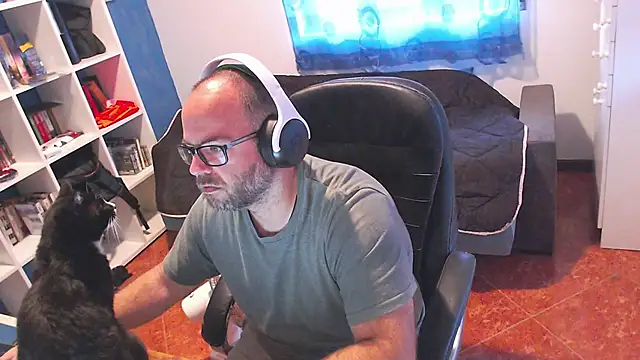 ravingr4d4 online show from June 9, 2026, 8:04 am