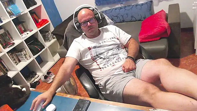 ravingr4d4 online show from June 15, 2026, 10:45 pm