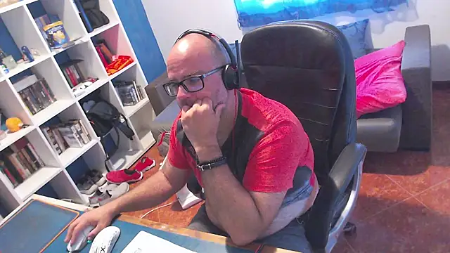 ravingr4d4 online show from June 18, 2026, 9:14 am