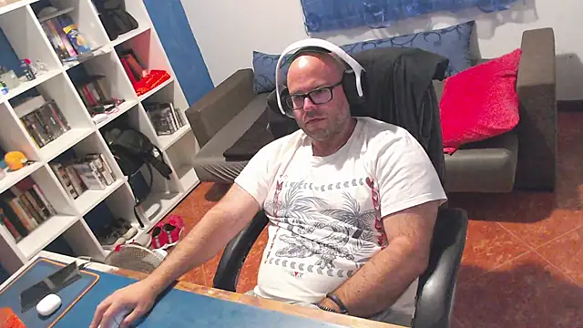 ravingr4d4 online show from June 18, 2026, 10:58 pm
