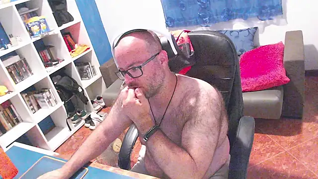 ravingr4d4 online show from June 21, 2026, 8:55 pm