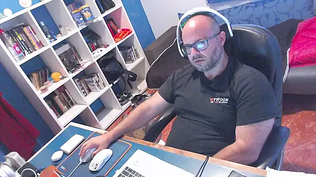 ravingr4d4 online show from June 23, 2026, 9:18 am