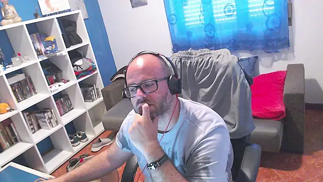 ravingr4d4 online show from June 25, 2026, 1:04 pm