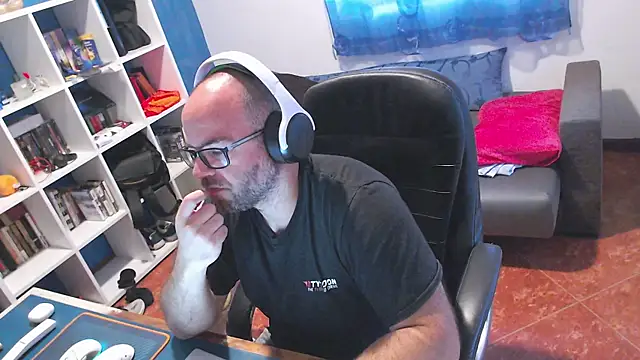 ravingr4d4 online show from June 26, 2026, 8:08 am
