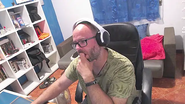 ravingr4d4 online show from June 28, 2026, 8:59 pm
