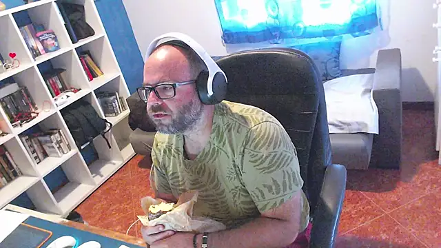 ravingr4d4 online show from July 7, 2026, 8:07 am