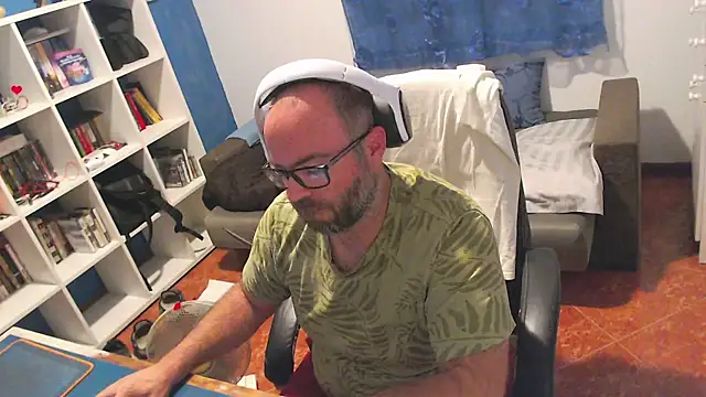 ravingr4d4 online show from July 7, 2026, 9:52 pm