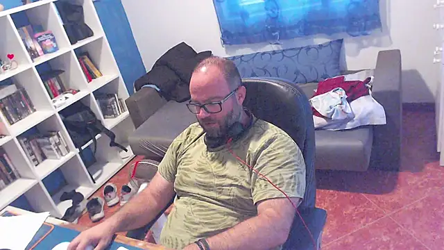 ravingr4d4 online show from July 8, 2026, 9:58 am