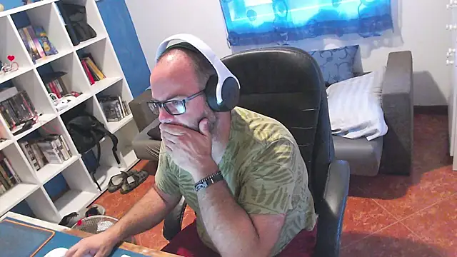 ravingr4d4 online show from July 10, 2026, 8:07 am
