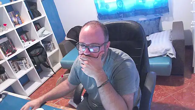 ravingr4d4 online show from July 15, 2026, 8:19 am