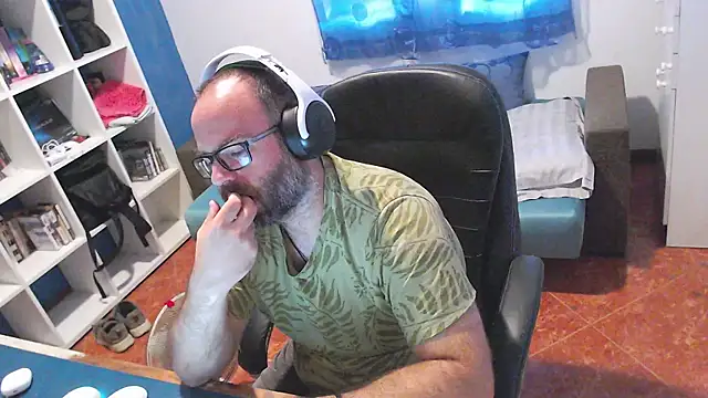 ravingr4d4 online show from July 24, 2026, 8:12 am