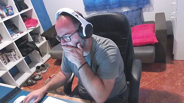 ravingr4d4 online show from July 28, 2026, 8:10 am