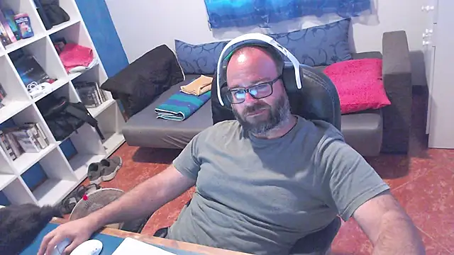 ravingr4d4 online show from July 28, 2026, 1:32 pm