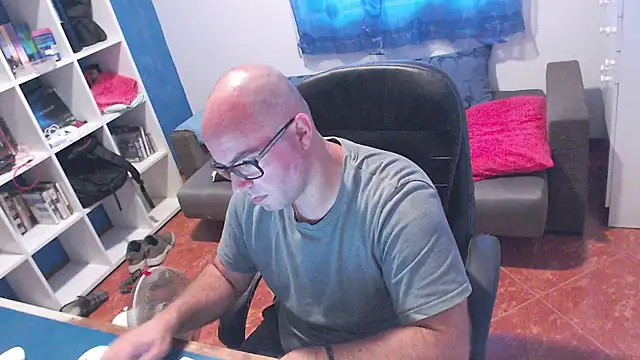 ravingr4d4 online show from July 30, 2026, 10:47 am