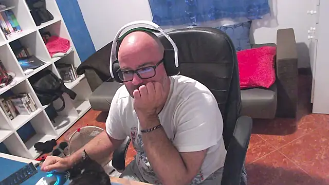 ravingr4d4 online show from August 3, 2026, 11:41 pm