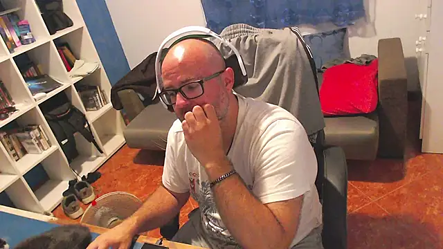 ravingr4d4 online show from August 5, 2026, 10:44 pm