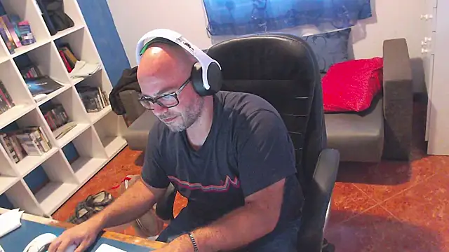 ravingr4d4 online show from August 6, 2026, 1:35 pm