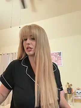 Snapshot of RoxxyDallas chatting on February 14, 2025, 10:36 pm RoxxyDallas online show from February 14, 2025, 10:36 pm