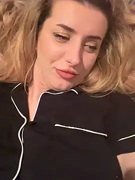 Snapshot of RoxxyDallas chatting on March 9, 2025, 10:30 pm RoxxyDallas online show from March 9, 2025, 10:30 pm