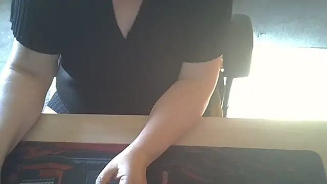 Silvia2277 online show from October 20, 2025, 12:05 pm