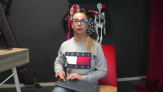 CelineConner online show from October 27, 2025, 5:11 am