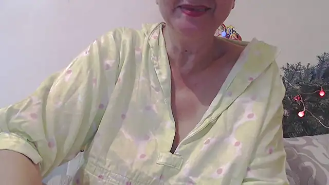 Snapshot of Andra_Love chatting on December 31, 2024, 9:06 pm Andra Love online show from December 31, 2024, 9:06 pm