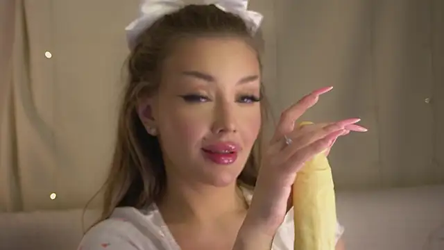 AnnyBangs online show from September 18, 2025, 7:32 am