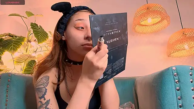 bellablack27 online show from March 4, 2025, 1:28 pm