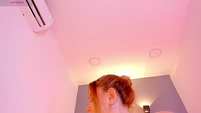 Snapshot of sophiarossee_ chatting on January 22, 2025, 2:56 pm sophiarossee  online show from January 22, 2025, 2:56 pm