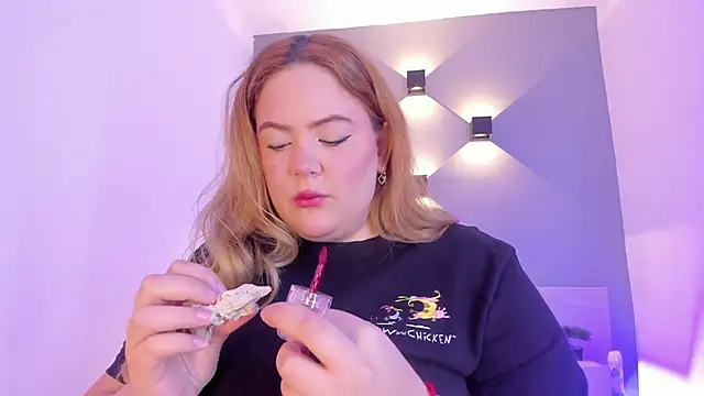 Snapshot of sophiarossee_ chatting on January 24, 2025, 12:31 pm sophiarossee  online show from January 24, 2025, 12:31 pm