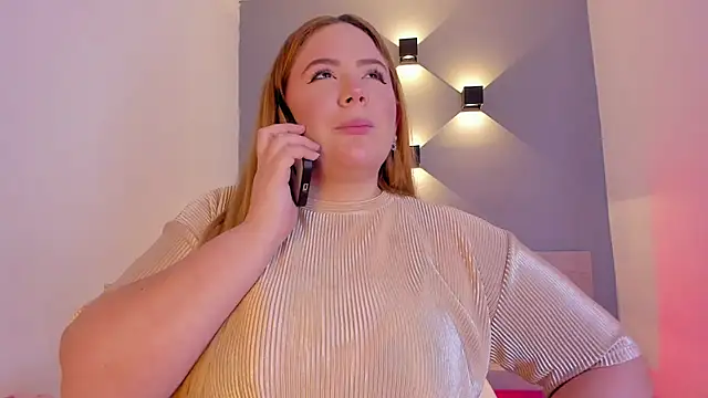 Snapshot of sophiarossee_ chatting on February 1, 2025, 12:37 pm sophiarossee  online show from February 1, 2025, 12:37 pm