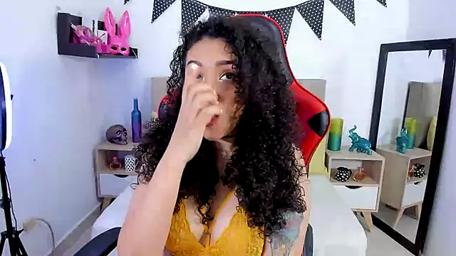 Snapshot of Zoe_Gruber chatting on December 20, 2024, 11:58 pm Zoe Gruber online show from December 20, 2024, 11:58 pm