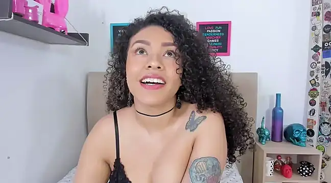 Snapshot of Zoe_Gruber chatting on February 8, 2025, 12:17 am Zoe Gruber online show from February 8, 2025, 12:17 am