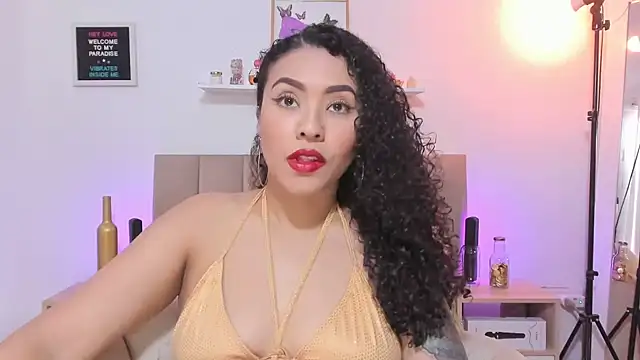 Zoe Gruber online show from November 11, 2025, 7:36 pm