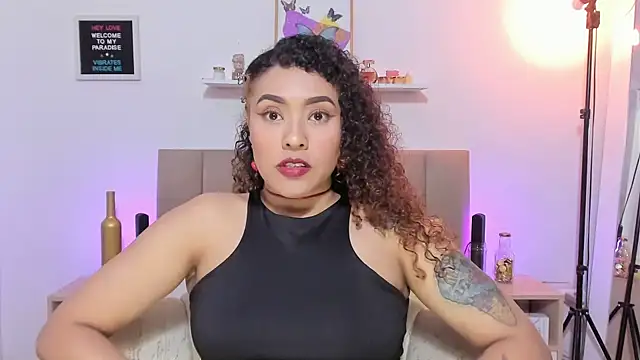 Zoe Gruber online show from November 13, 2025, 9:36 pm