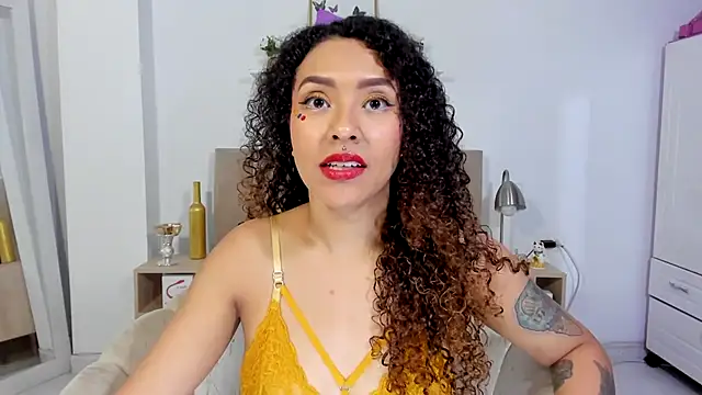 Snapshot of Zoe_Gruber chatting on June 24, 2026, 12:20 am Zoe Gruber online show from June 24, 2026, 12:20 am