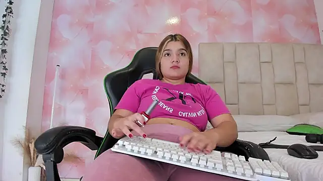 emily lean  online show from February 6, 2026, 12:59 am