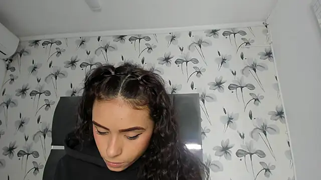 Ehotloveaxxx online show from January 7, 2025, 4:37 pm