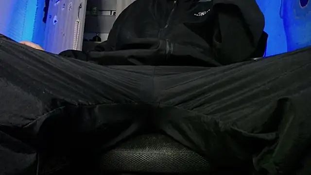 Snapshot of zacwatson_ chatting on February 13, 2025, 6:30 am zacwatson online show from February 13, 2025, 6:30 am