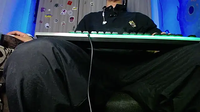 Snapshot of zacwatson_ chatting on February 14, 2025, 6:56 am zacwatson online show from February 14, 2025, 6:56 am