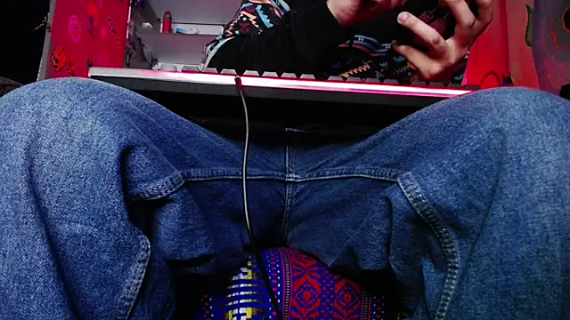 zacwatson  online show from October 8, 2025, 7:39 am