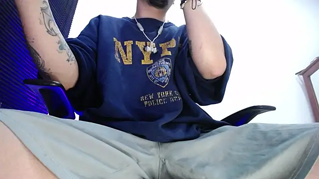 Snapshot of zacwatson_ chatting on May 20, 2026, 1:45 am zacwatson online show from May 20, 2026, 1:45 am