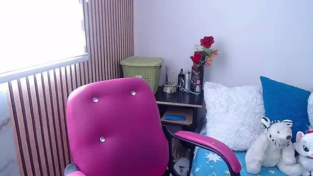 Snapshot of CristialJones_ chatting on September 20, 2025, 3:35 pm CristialJones online show from September 20, 2025, 3:35 pm