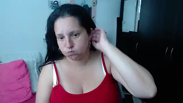 Snapshot of CristialJones_ chatting on October 2, 2025, 2:24 pm CristialJones online show from October 2, 2025, 2:24 pm