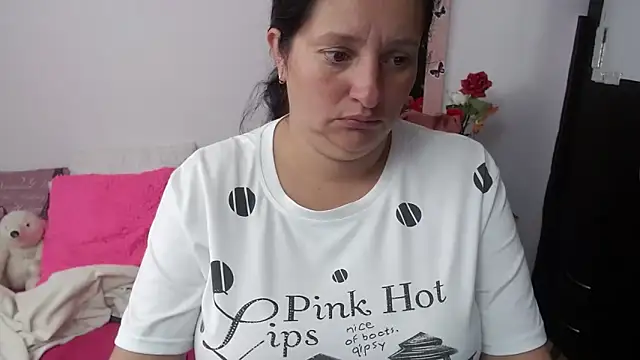 Snapshot of CristialJones_ chatting on October 10, 2025, 12:15 pm CristialJones online show from October 10, 2025, 12:15 pm