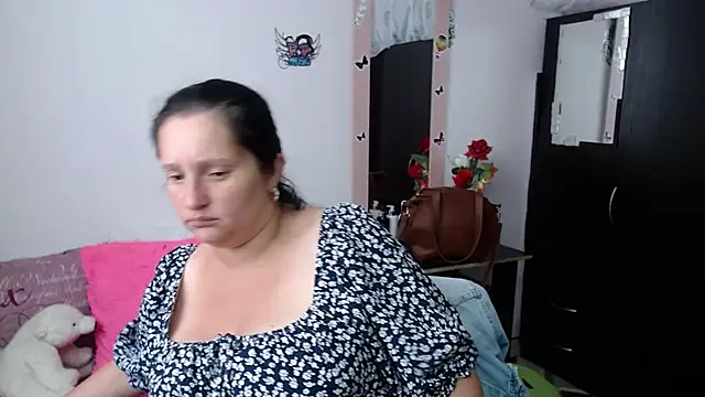 Snapshot of CristialJones_ chatting on October 18, 2025, 3:13 pm CristialJones online show from October 18, 2025, 3:13 pm